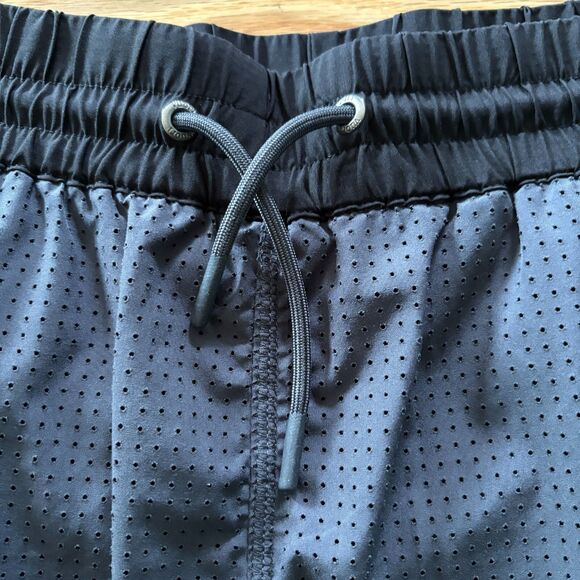 VUORI Grey Black Running Workout Lined Shorts Mens Size Large w/ Zipper Pocket - Picture 4 of 10